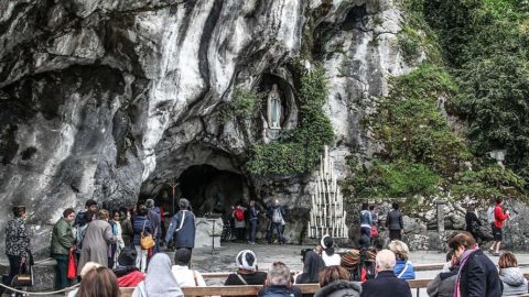 Tourisme_insolite_pyrenees_perchoir_des_pyrenees_grotte_lourdes