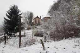 Nuit_insolite_perchoir_des_pyrenees_domaine_pigeonnier_neige